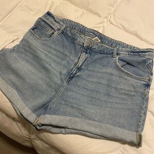 Light Wash Denim Roll-Cuff Women’s Shorts